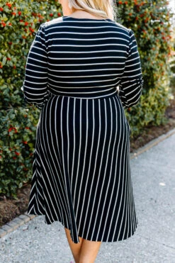 Holding Hands On The Boardwalk Dress, Black -Beyond Basics 373A4839