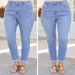 Coming For You Jeans, Light Denim 15 Coming For You Jeans, Light Denim -Beyond Basics 3 56ab6b21 3cfc 4738 8c13 97ec7e7efabb