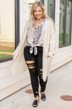 Source Of Happiness Cardigan, Cream -Beyond Basics 5E1A7205 781c6ee4 065c 4d50 ba2d 9a810b64809c