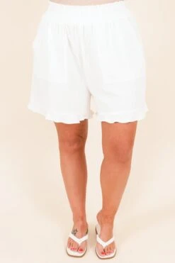 Living By The Sun Shorts, Cream