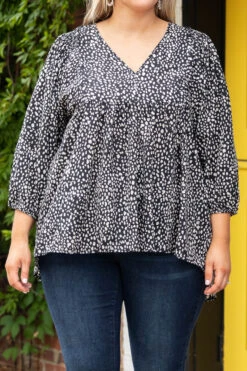 Lose Your Breath Top, Black -Beyond Basics LoseYourBreathTop Black 6303